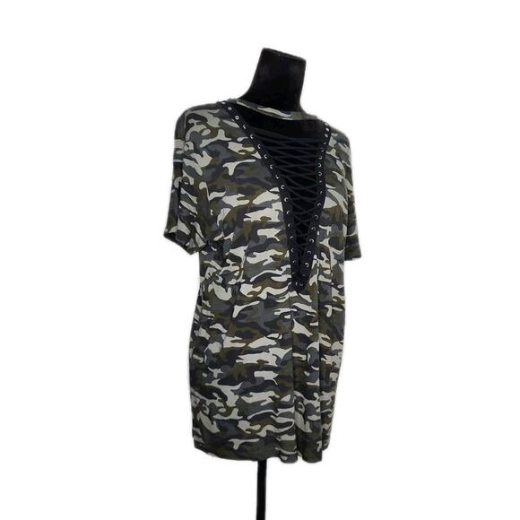 Emma & Sam Top Camouflage Design Short Sleeves Deep V lace up Front size M - Picture 2 of 7